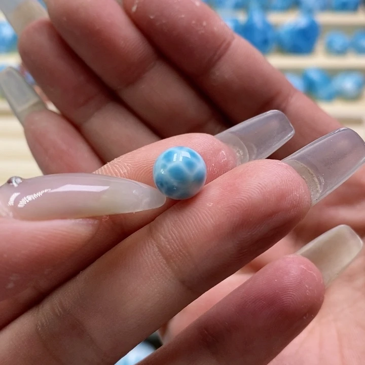 ****)针钠钙石（海纹石）未镶嵌颈饰