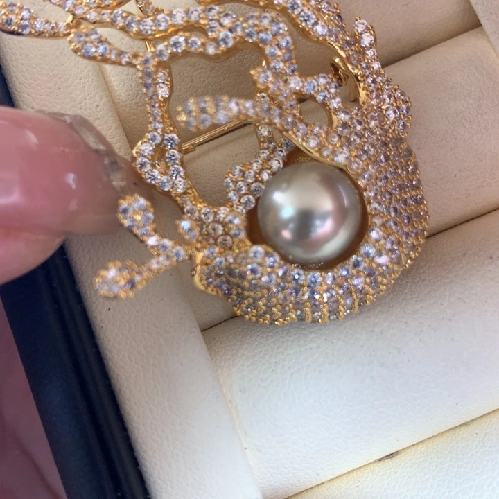 未镶嵌胸饰海水珍珠