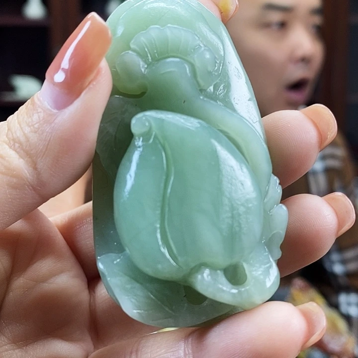 蛇纹石玉未镶嵌吊坠