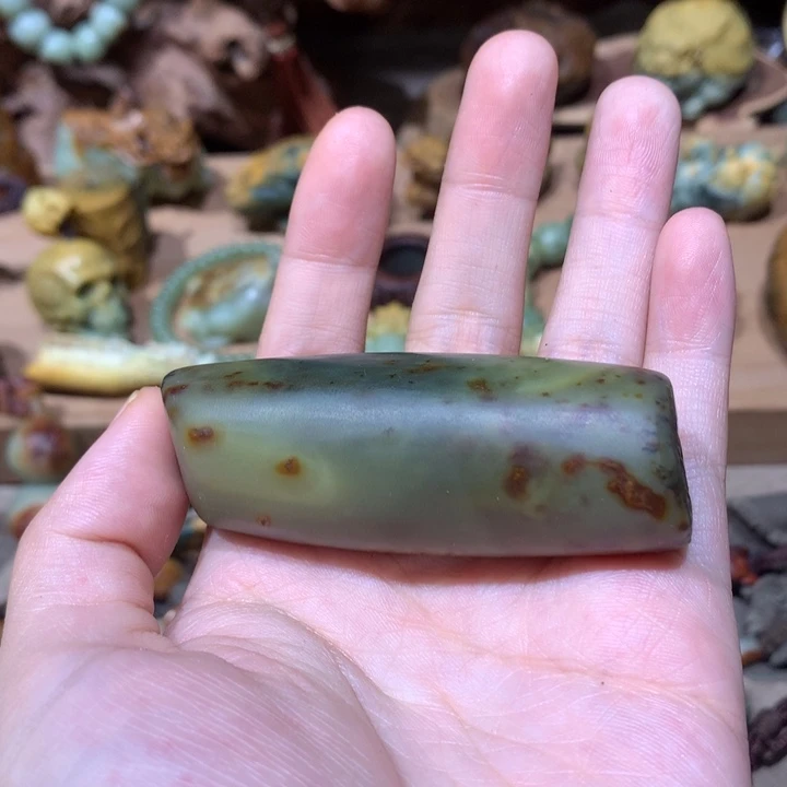 未镶嵌岫岩河磨玉（透闪石质玉）挂件