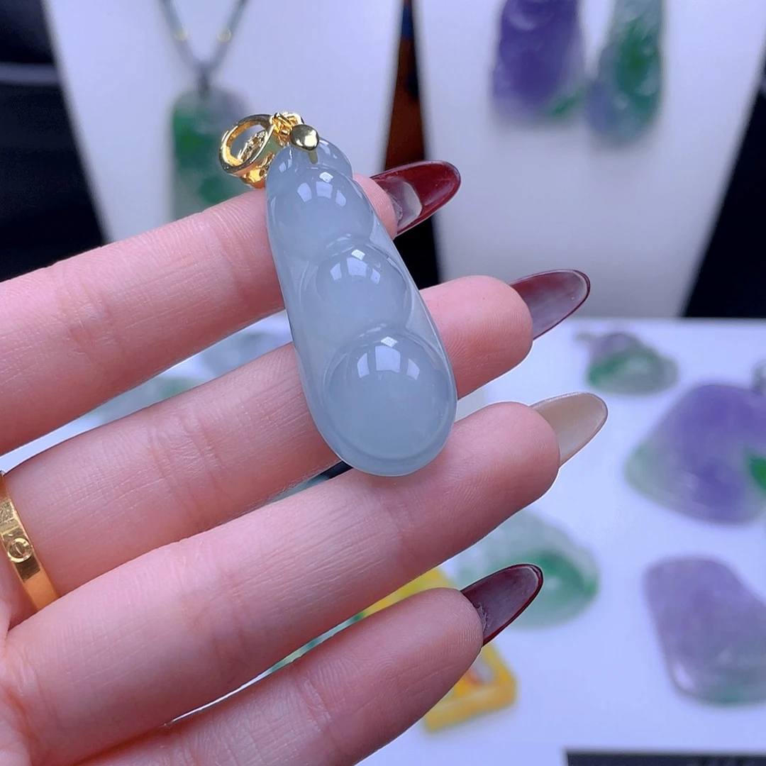 翡翠吊坠(赠链)未镶嵌