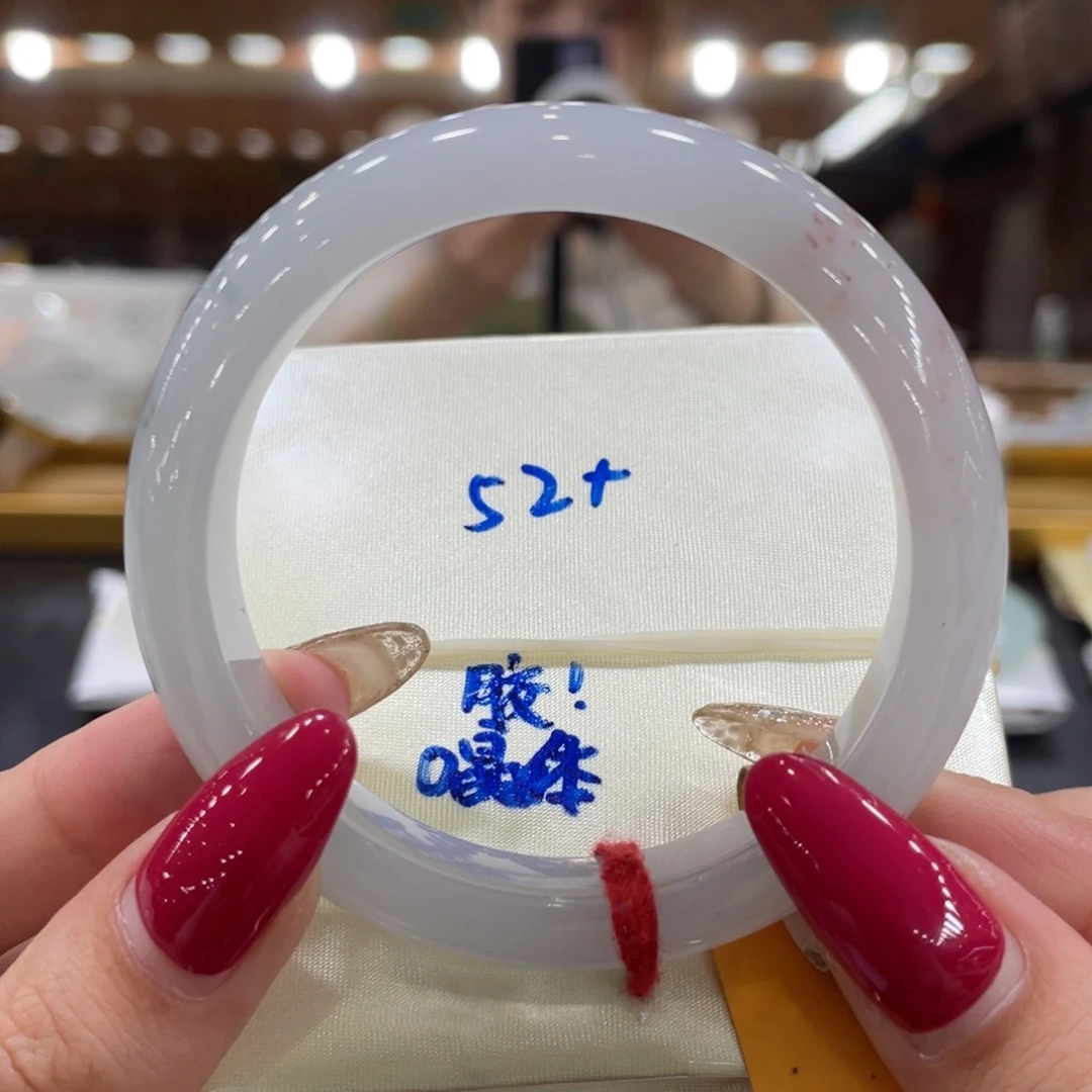 翡翠手镯未镶嵌翡翠