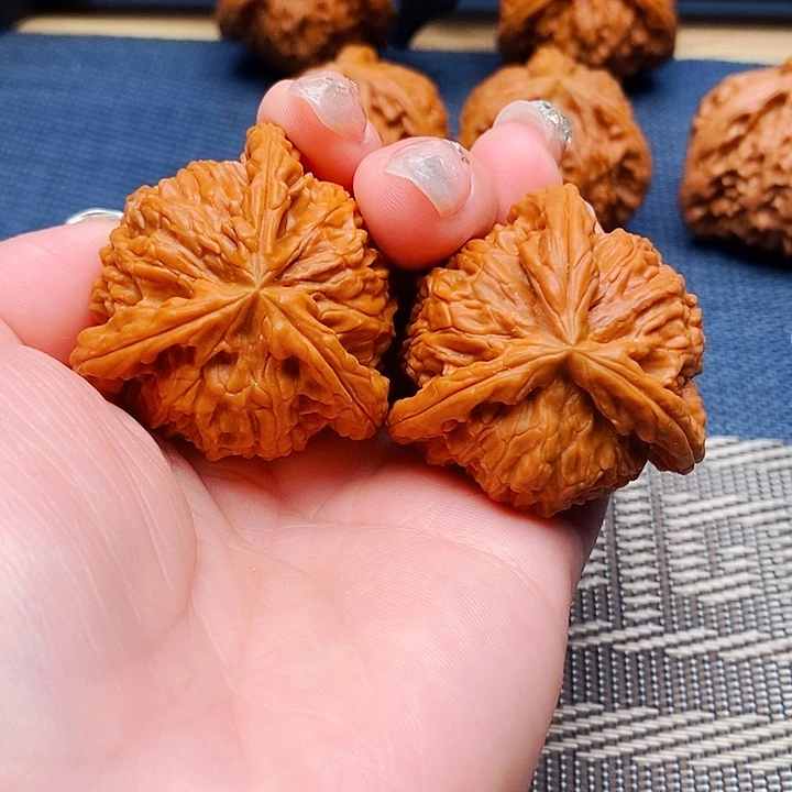 ****O文玩核桃吊坠三棱