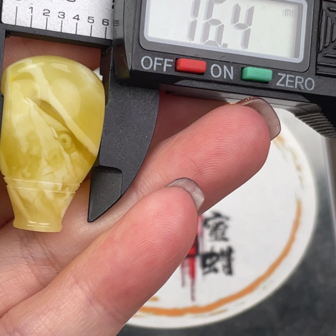 未镶嵌蜜蜡裸石82