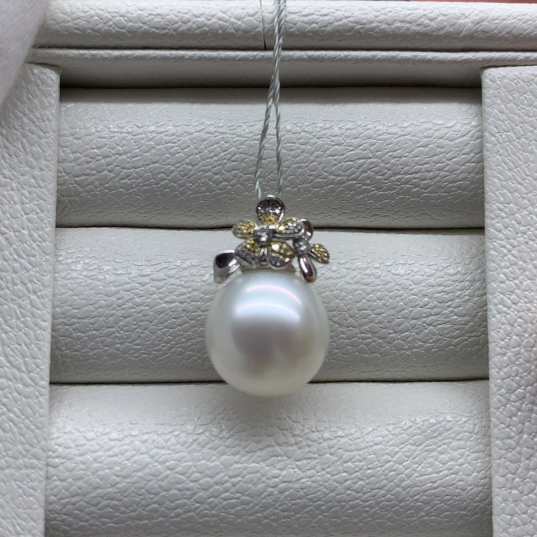 颈饰18K金镶嵌海水珍珠13.4mm澳白吊坠
