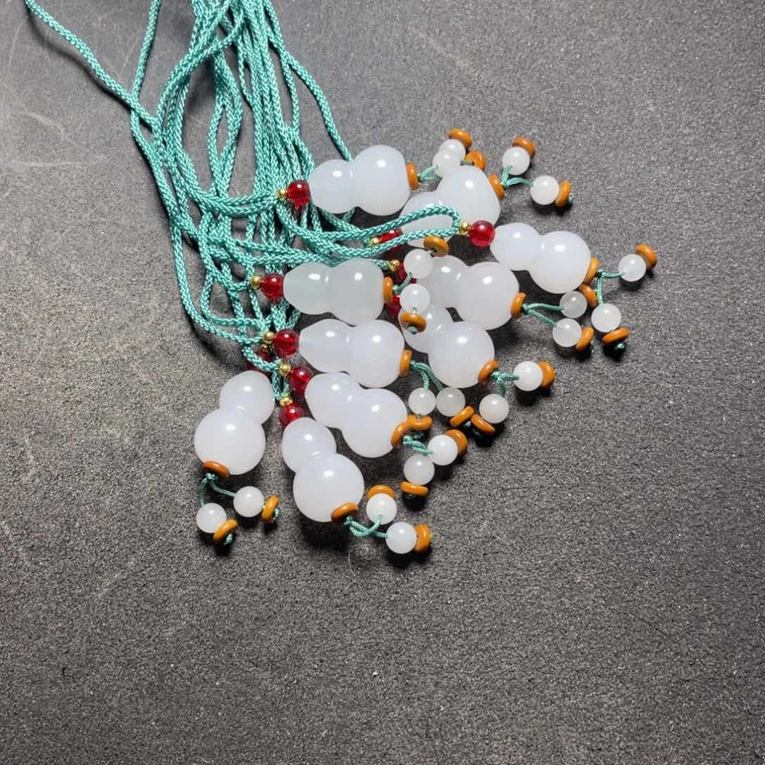 颈饰未镶嵌石英质玉龙*大