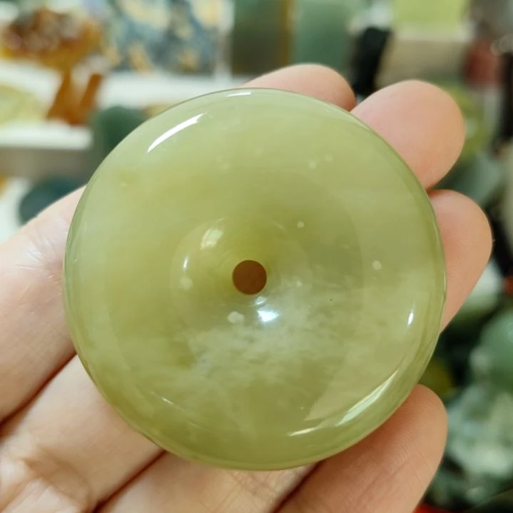 岫玉未镶嵌微瑕平安扣