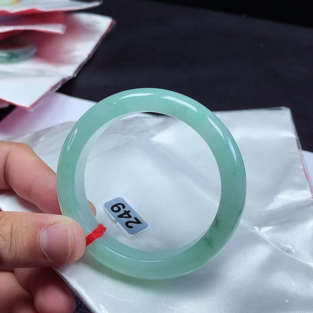 翡翠手镯未镶嵌52正圈