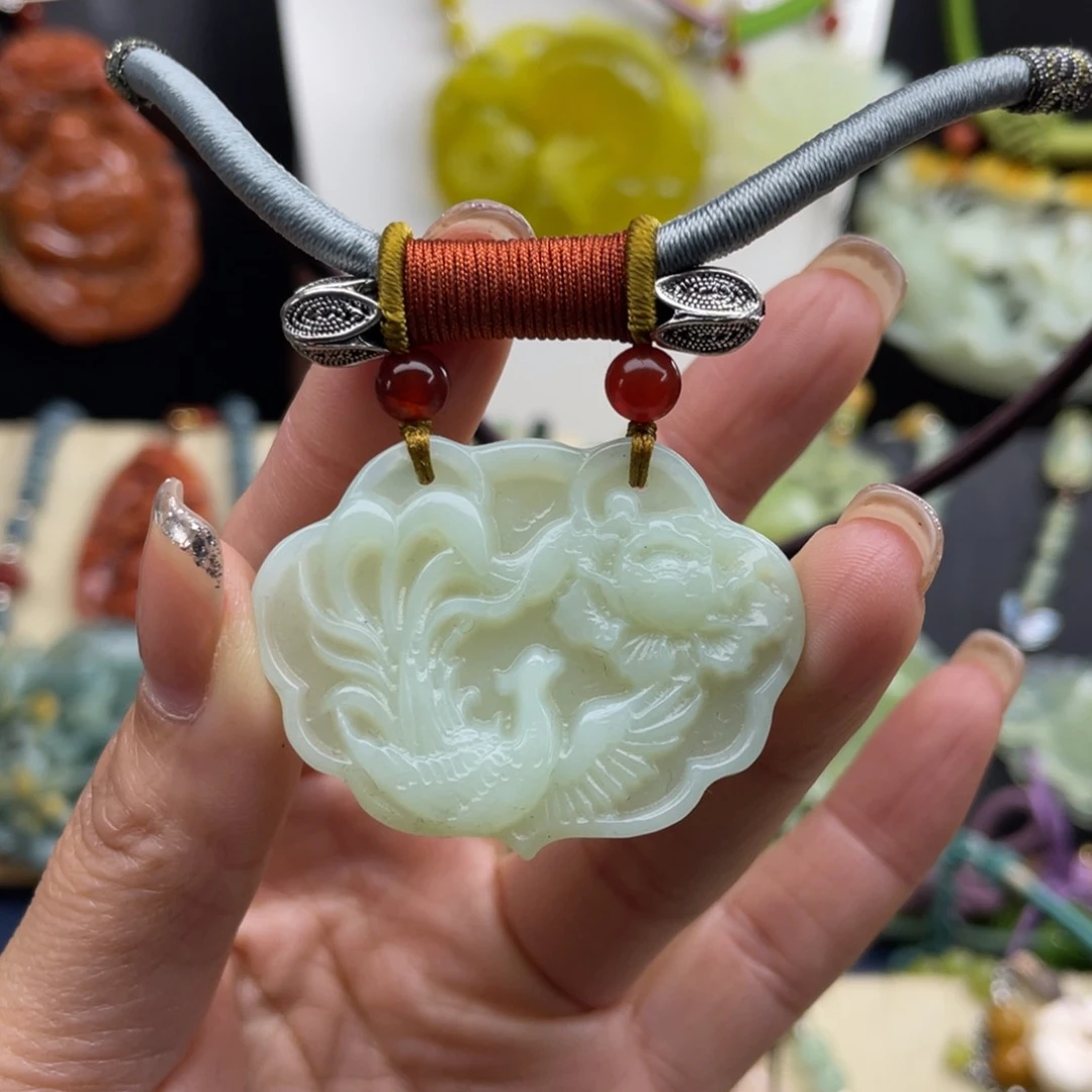 蛇纹石玉未镶嵌颈饰