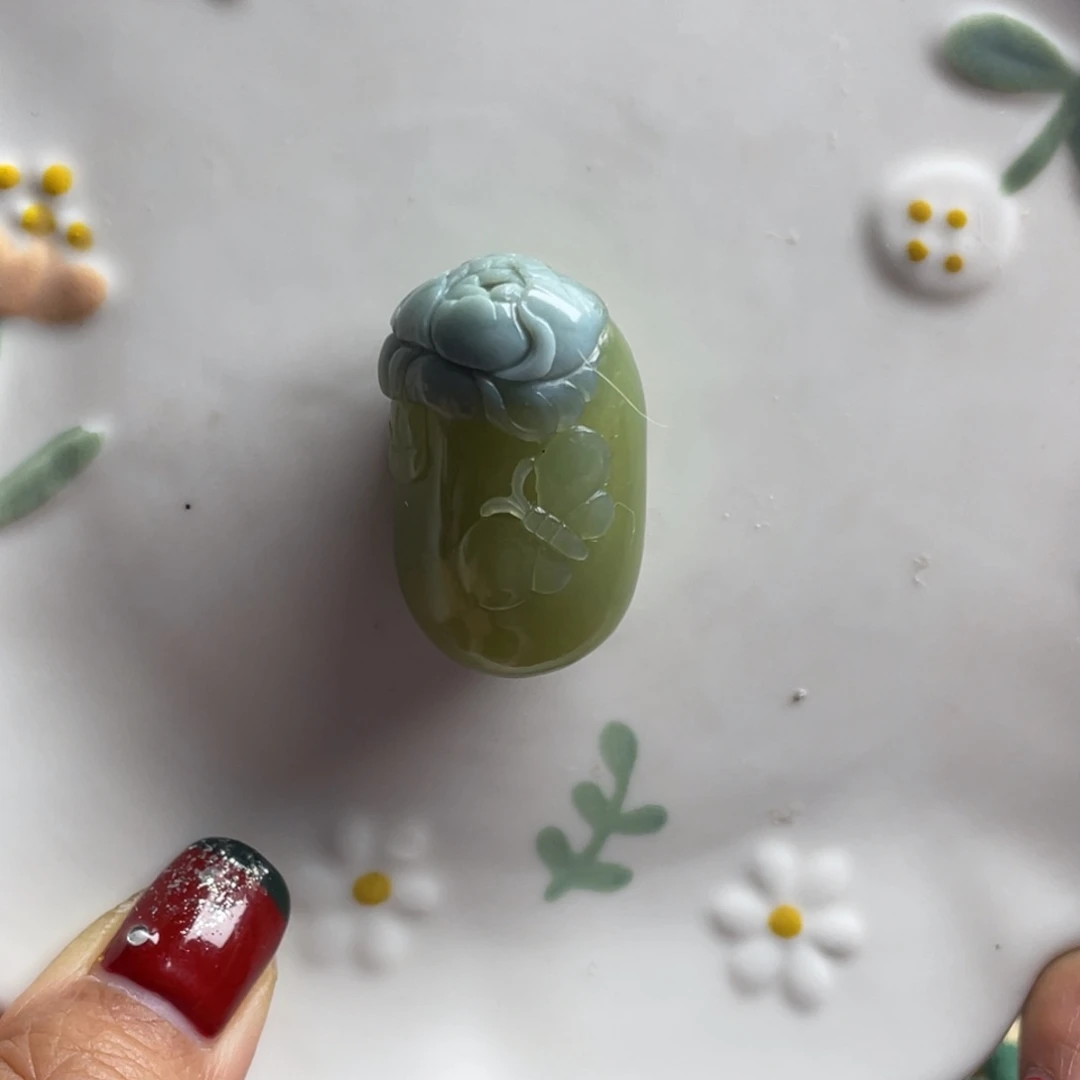 和田玉未镶嵌颈饰黄口蓝皮花