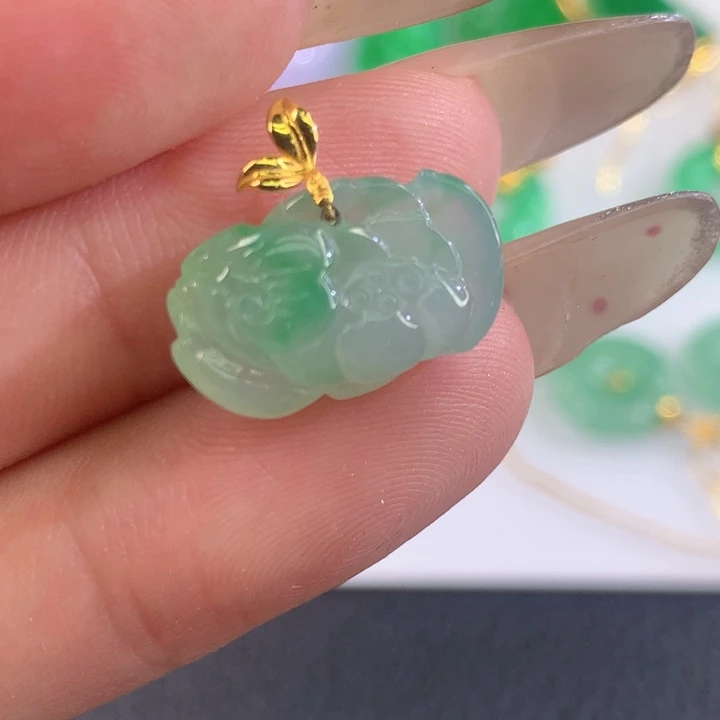 翡翠18K金镶嵌颈饰翡翠
