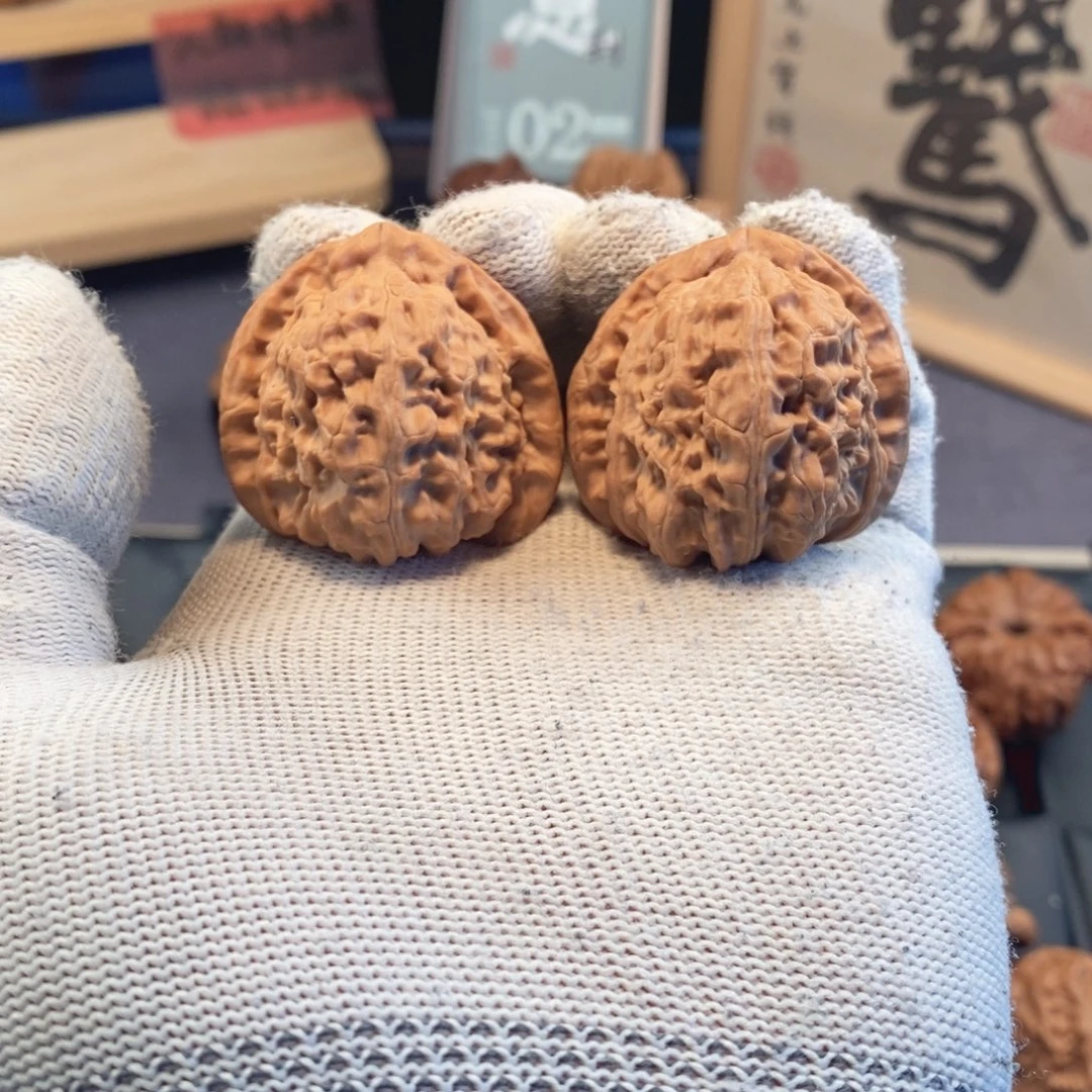 文玩核桃把件38尺三角白狮子B381