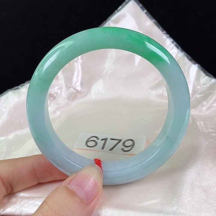 翡翠未镶嵌手镯57圈