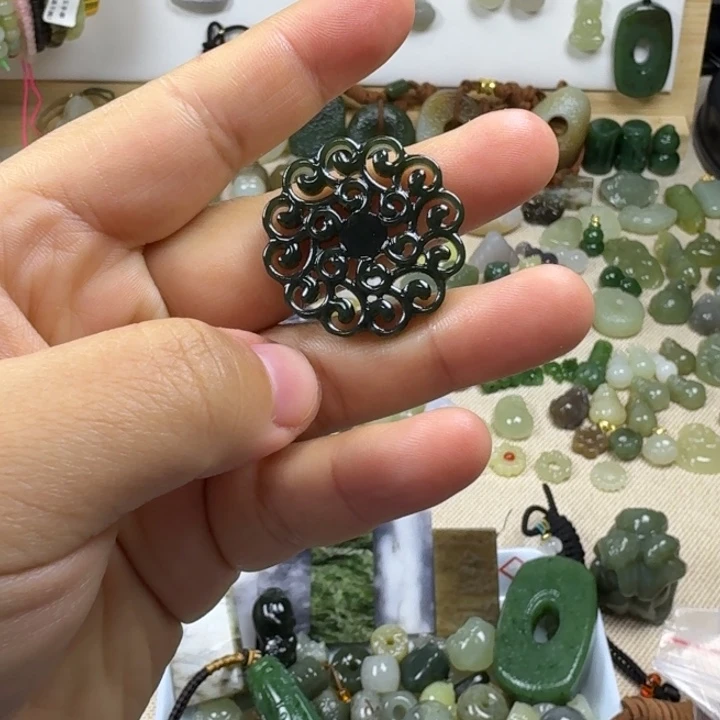 和田玉未镶嵌挂件