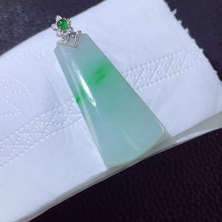 翡翠颈饰18K金镶嵌翡翠