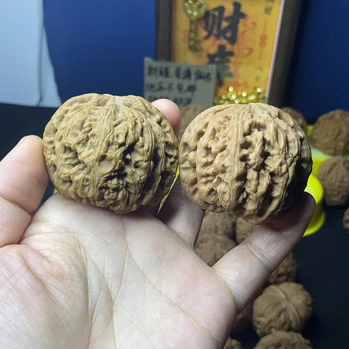 啊***男文玩核桃   大粗筋