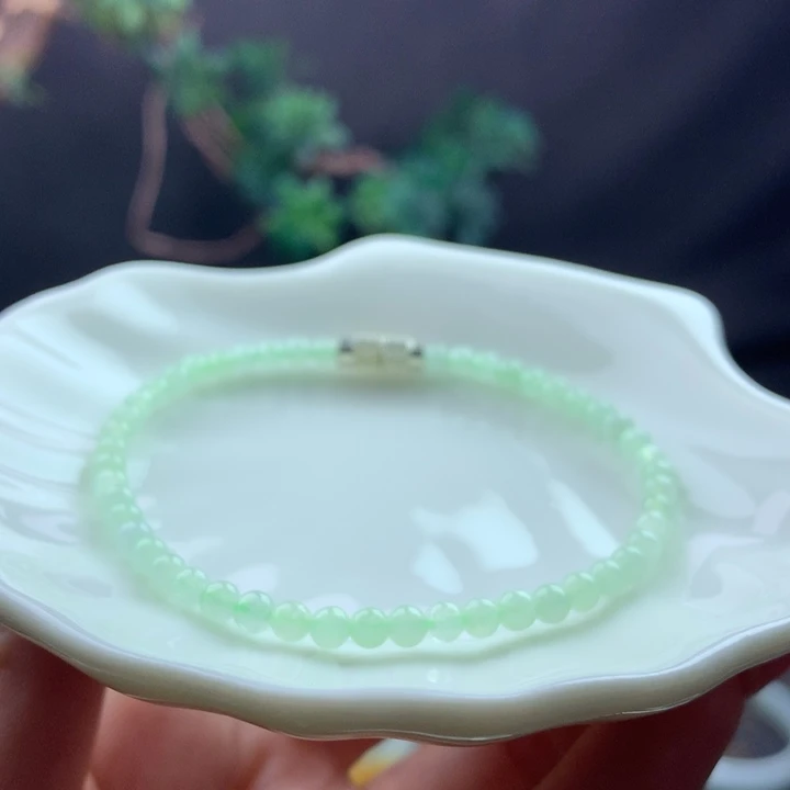 定制翡翠未镶嵌晴绿手串