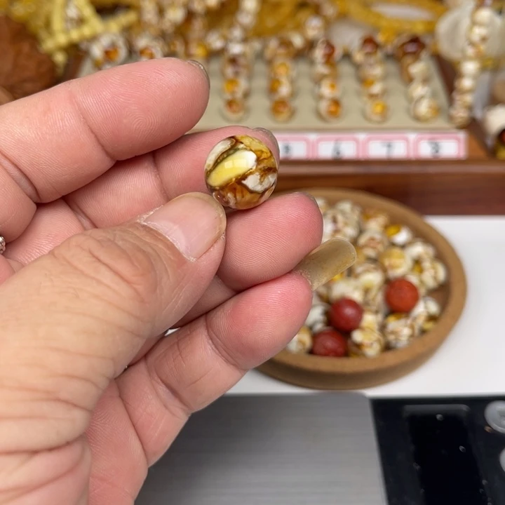 琥珀裸石未镶嵌86号