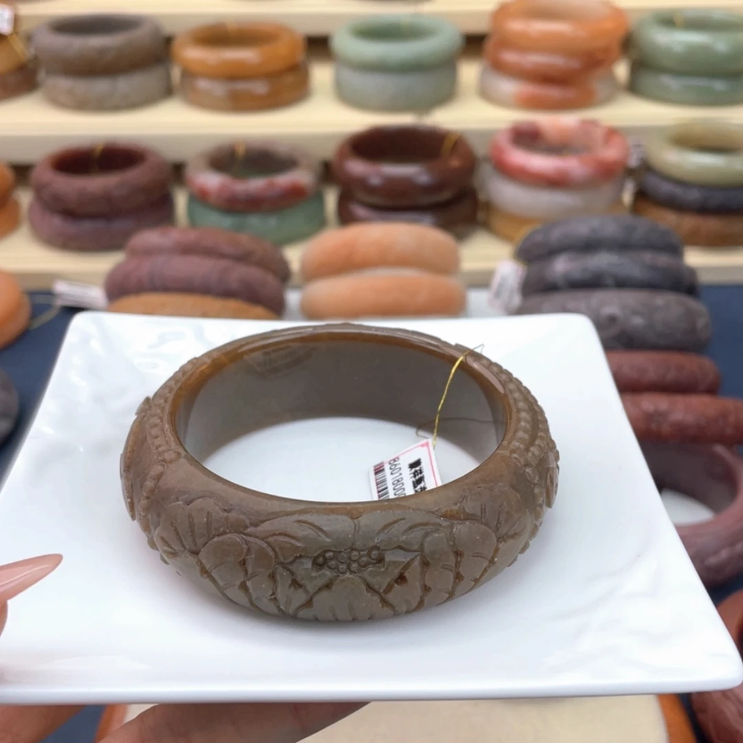 【闪购商品】石英质玉手镯未镶嵌渡****兽