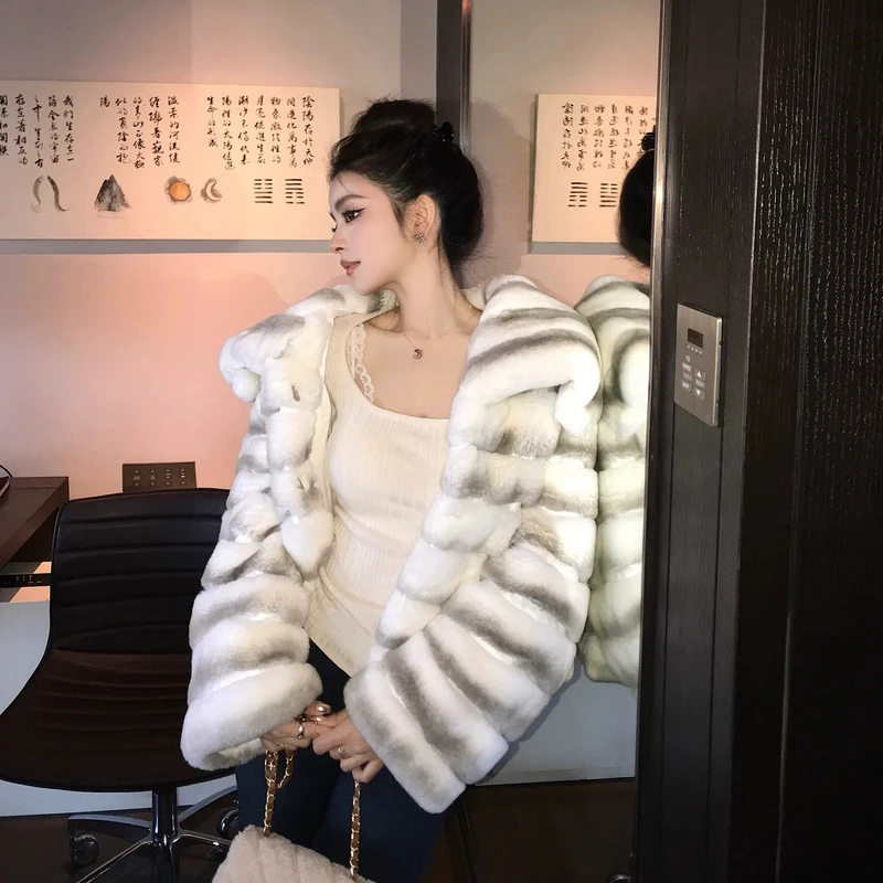 “龙猫千层雪”奢贵獭兔毛雾柔感丰厚细密柔滑大翻领皮草毛呢外套