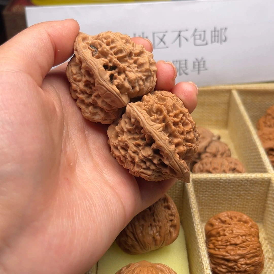 文玩核桃吊坠反油官帽