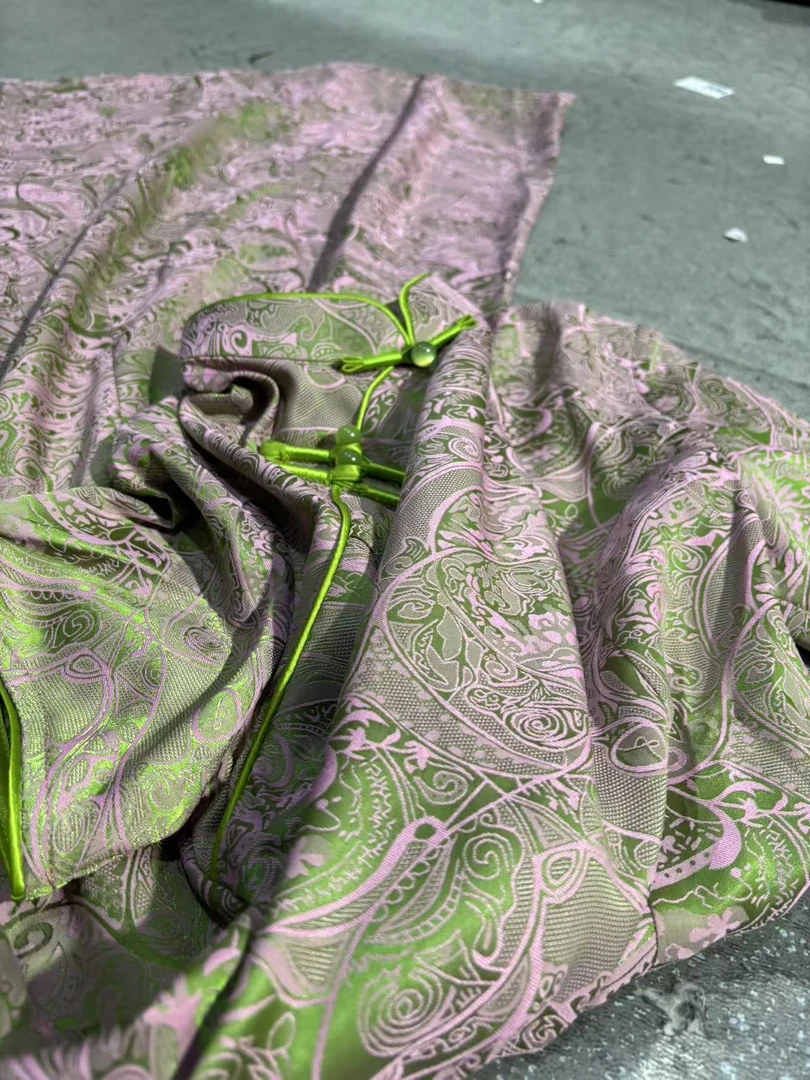 1131 绿底 粉提花 大A版 旗袍