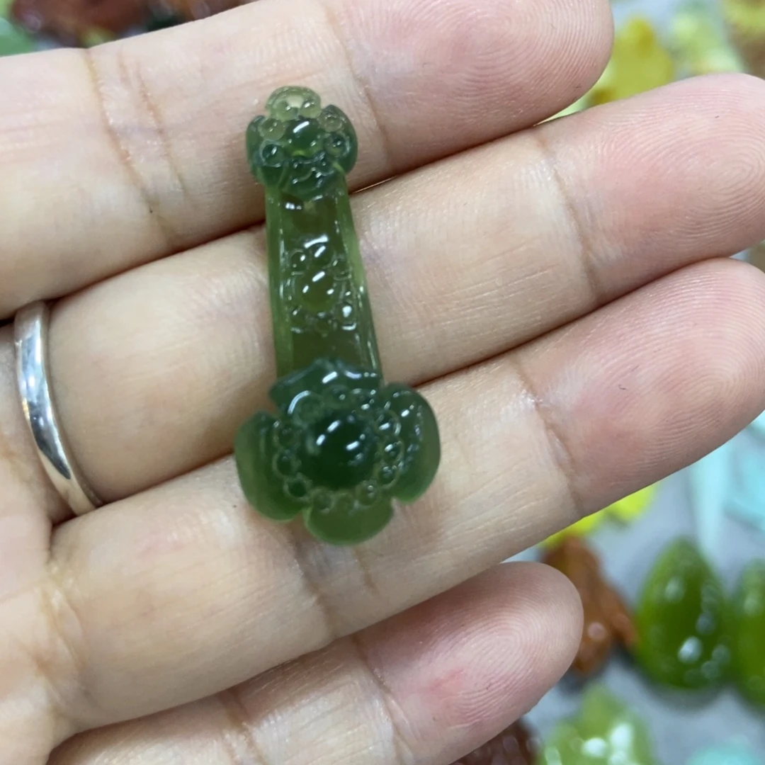 未镶嵌蛇纹石玉挂件