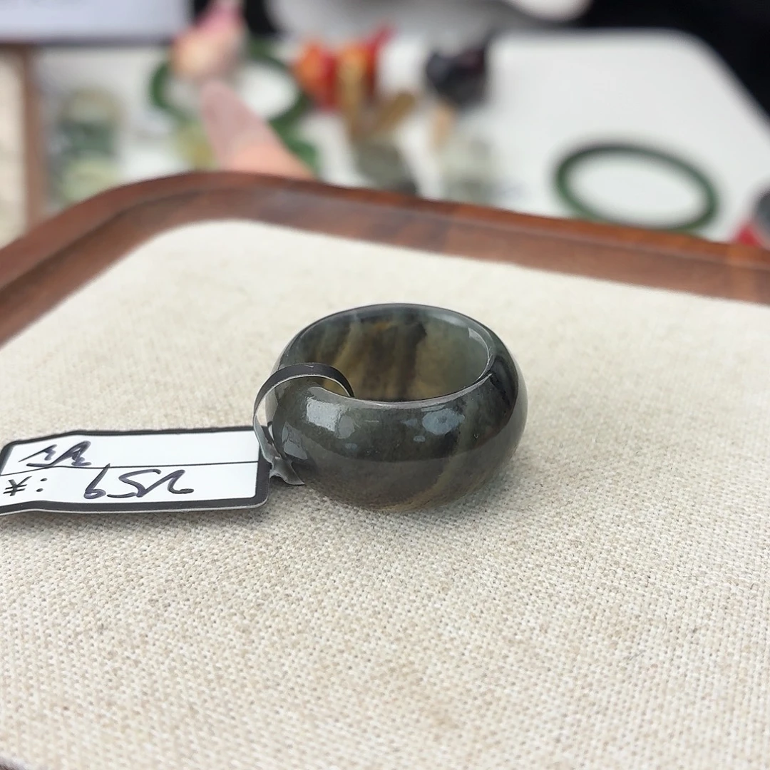 L***y和田玉未镶嵌戒指c177青花轮胎16.4不退换