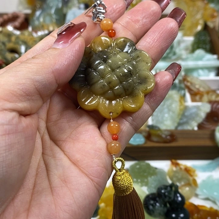 蛇纹石玉未镶嵌吊坠