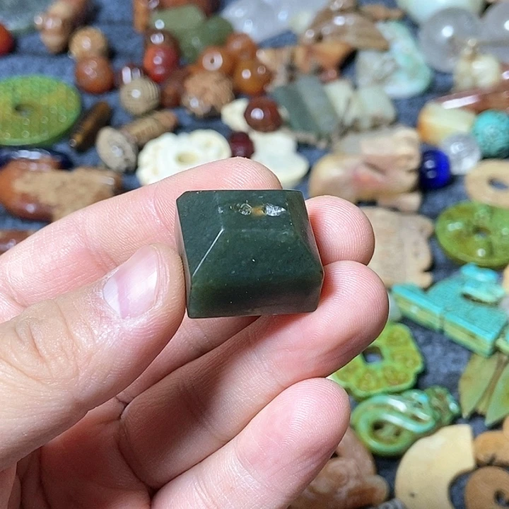 和田玉未镶嵌颈饰100