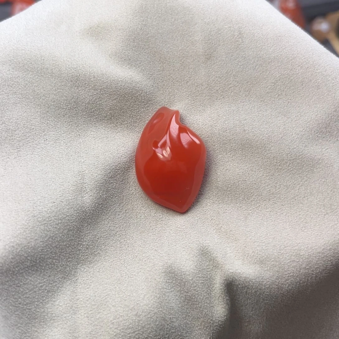 南红玛瑙未镶嵌挂件