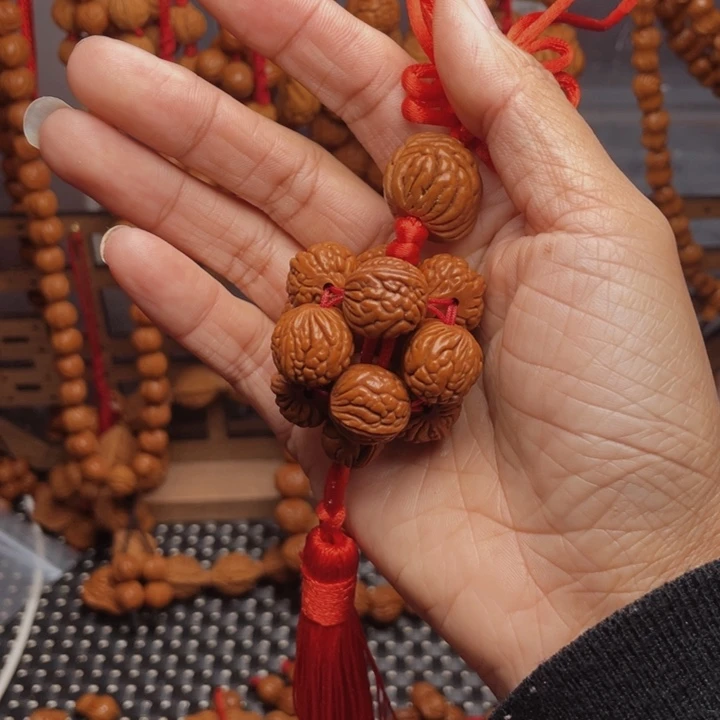 木质类龙纹桃枭挂件