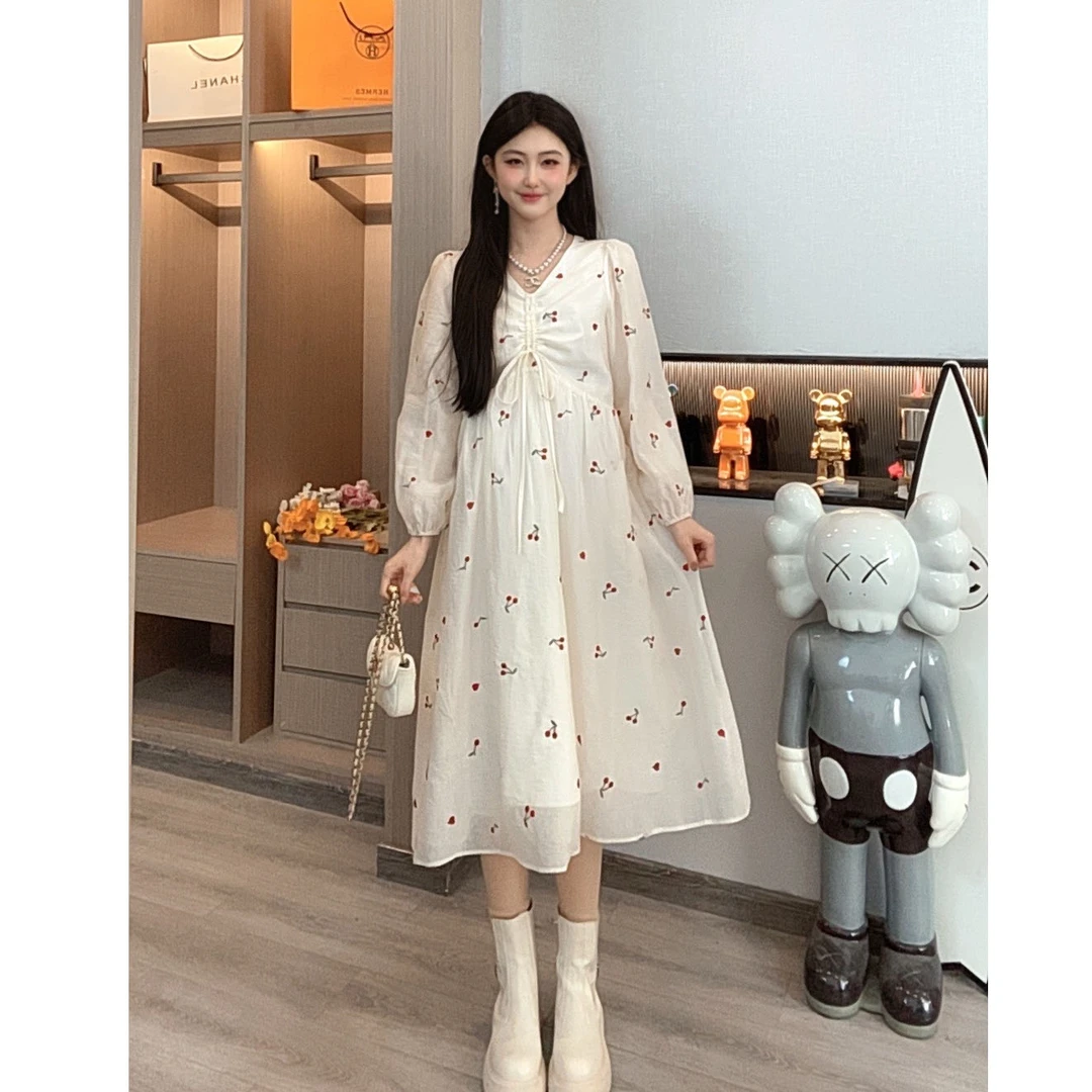 【樱桃之恋】洋气辣妈显瘦款刺绣连衣裙2025春装大码中长款仙女裙