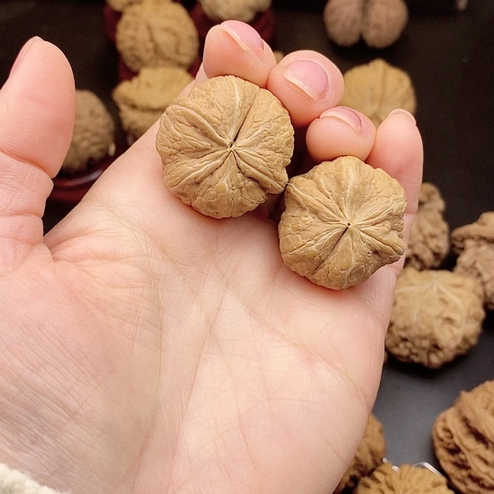 知***足文玩核桃吊坠黄瑕疵不退不换