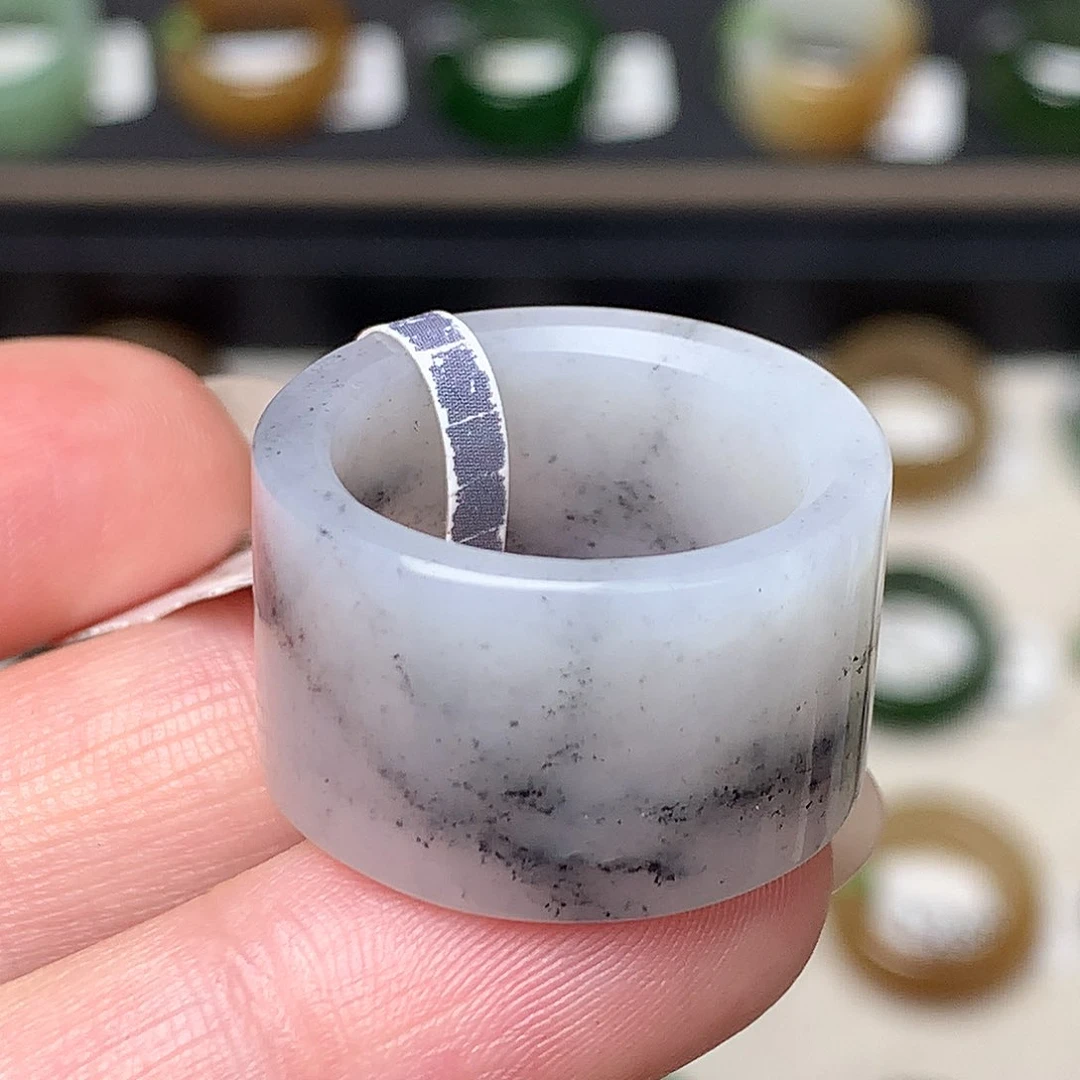 未镶嵌戒指和田玉