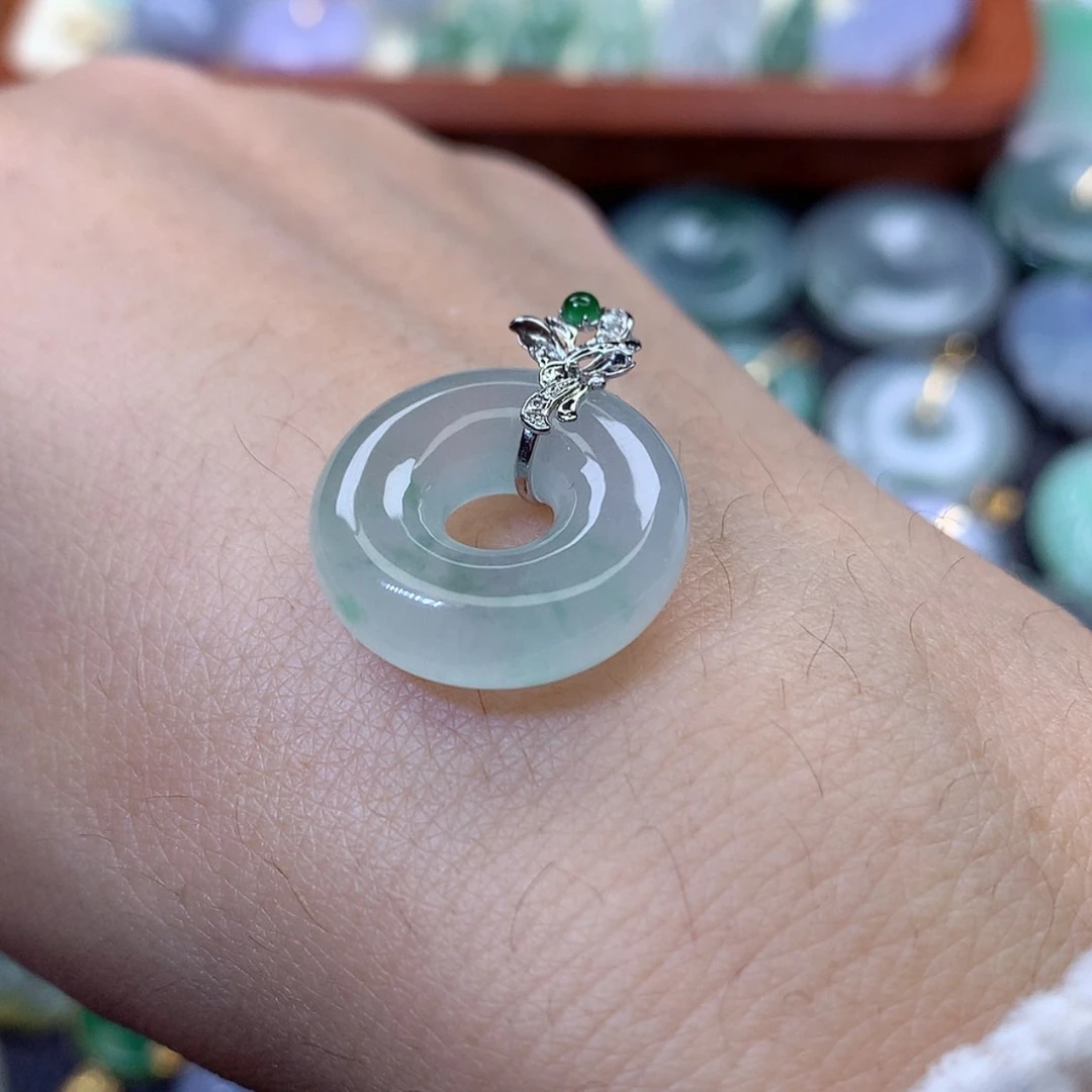 【闪购商品】吊坠(赠链)18K金镶嵌翡翠