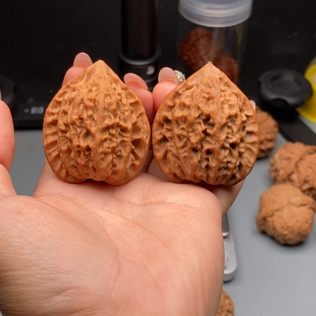 文玩核桃把件40金牛