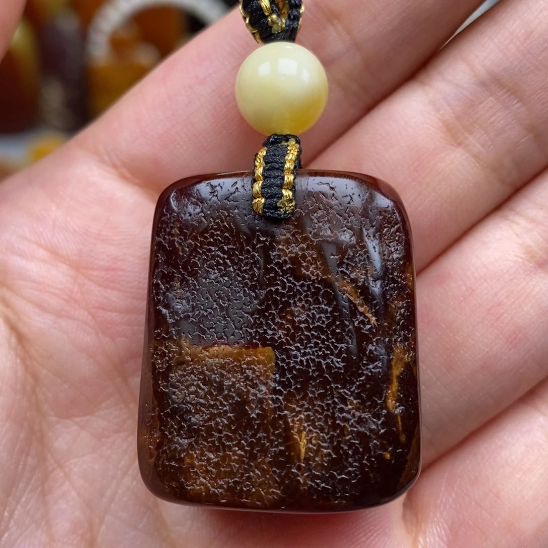 未镶嵌琥珀珠宝奇石