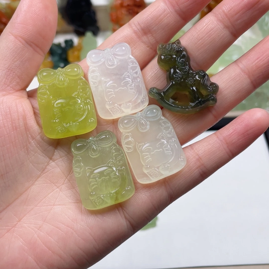 昕***桐蛇纹石玉未镶嵌颈饰