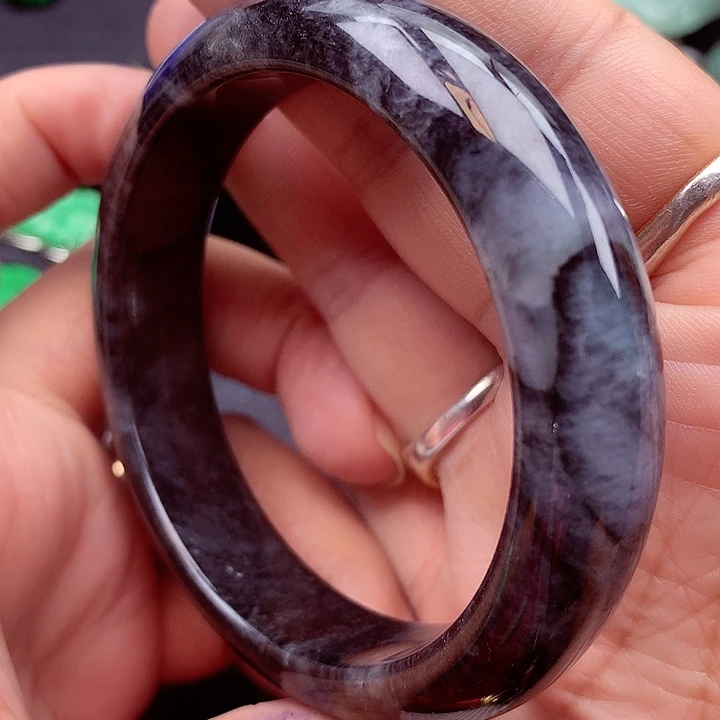 翡翠手镯未镶嵌翡翠