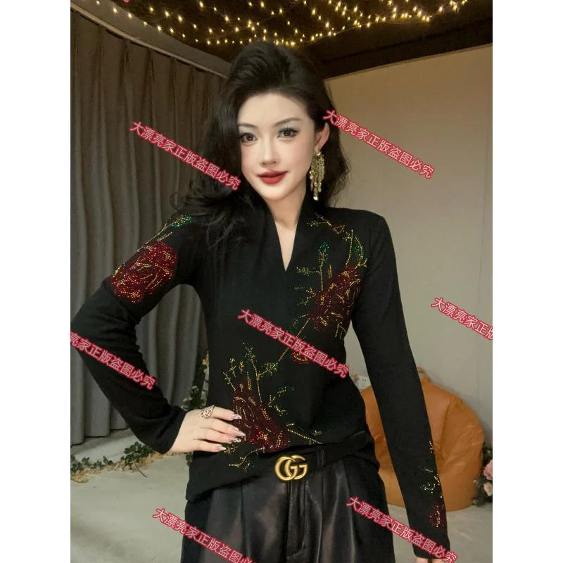 【秋冬新款】玫瑰之恋V领加绒款爆款重工烫钻长袖打底衫女8121