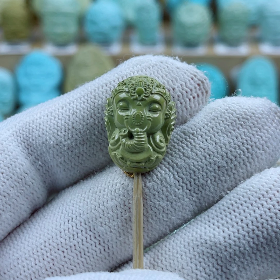 绿松石未镶嵌珠宝奇石