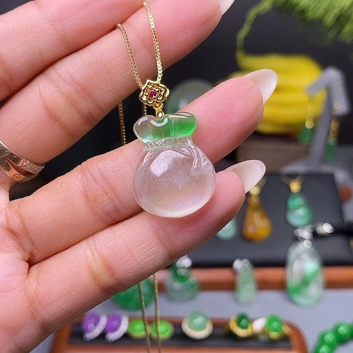 吊坠(赠链)未镶嵌翡翠