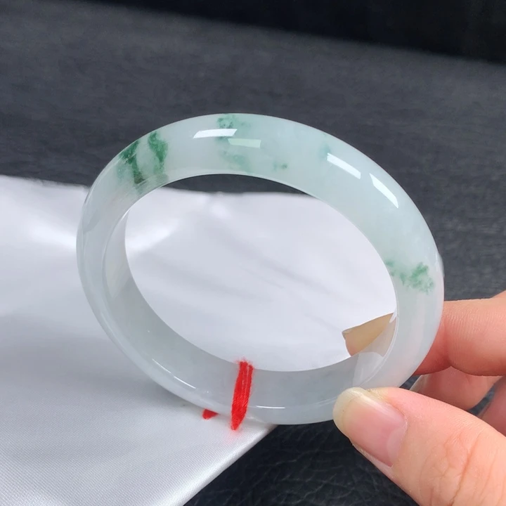 翡翠未镶嵌手镯。。