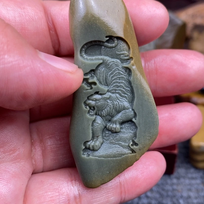 【闪购商品】原石雕刻手把件