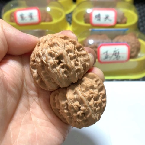 文玩核桃吊坠全品三角白
