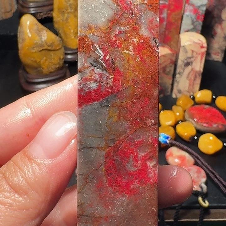 昌化鸡血石上****型昌化鸡血石