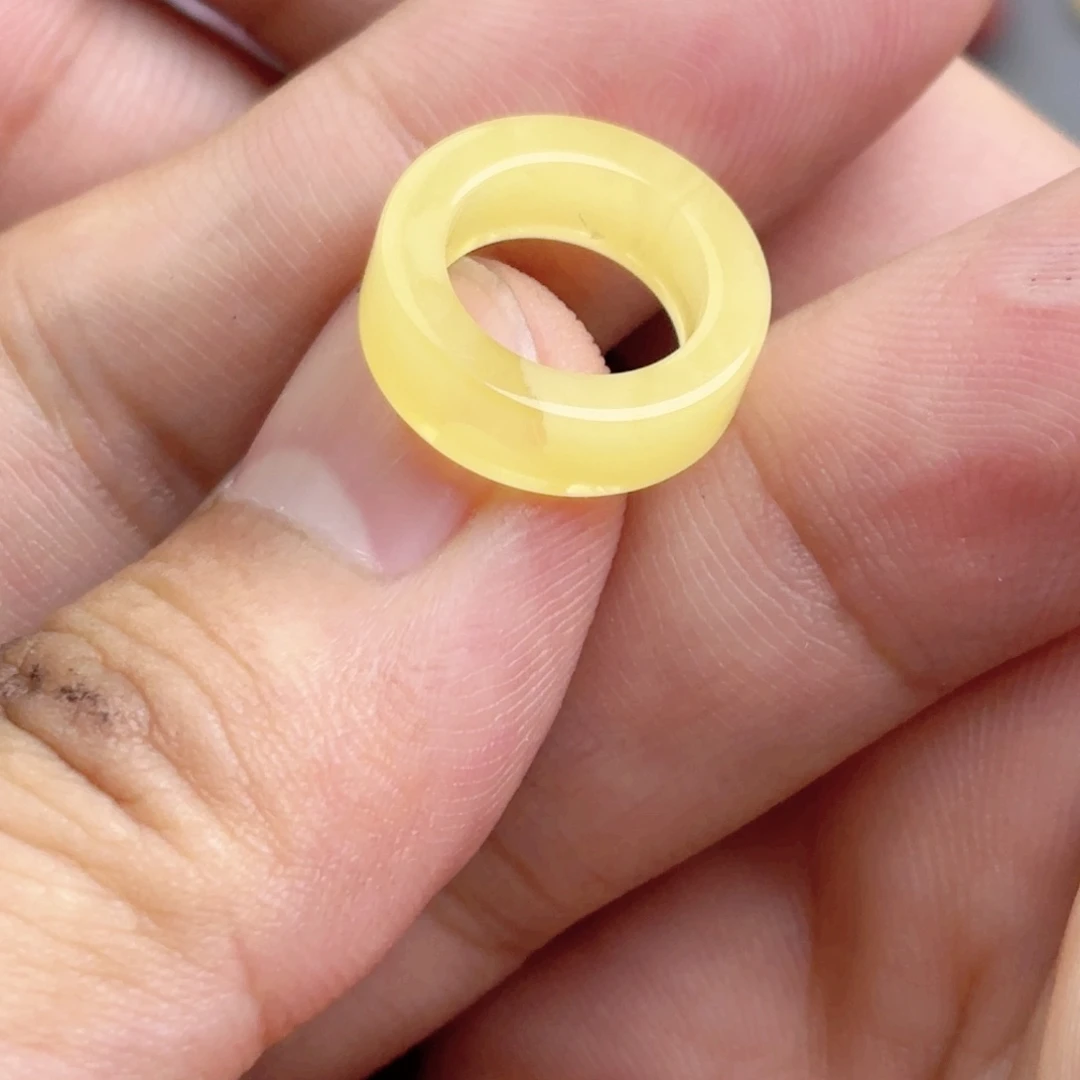 杨***亿未镶嵌蜜蜡裸石跑环