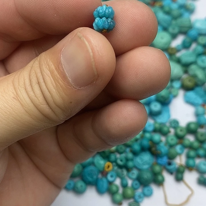 绿松石未镶嵌珠宝奇石