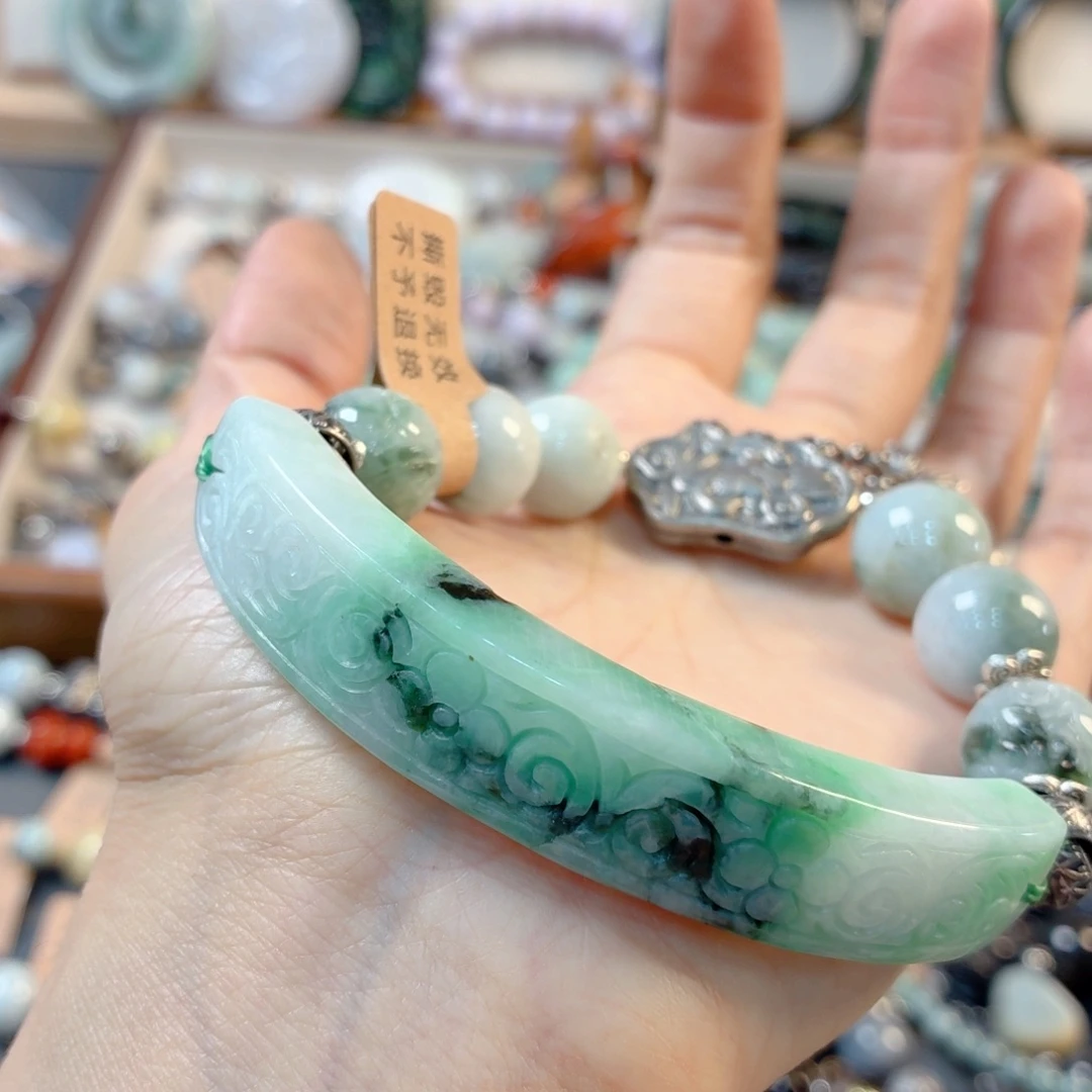 冰****翡翠未镶嵌颈饰手串